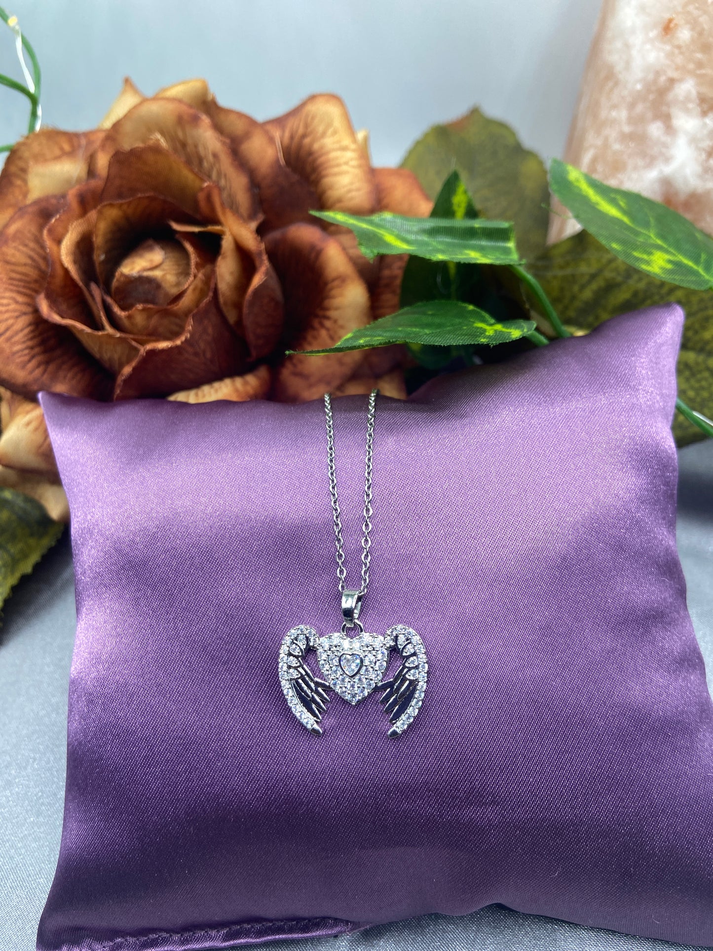 Rhinestone heart w/wings charm necklace